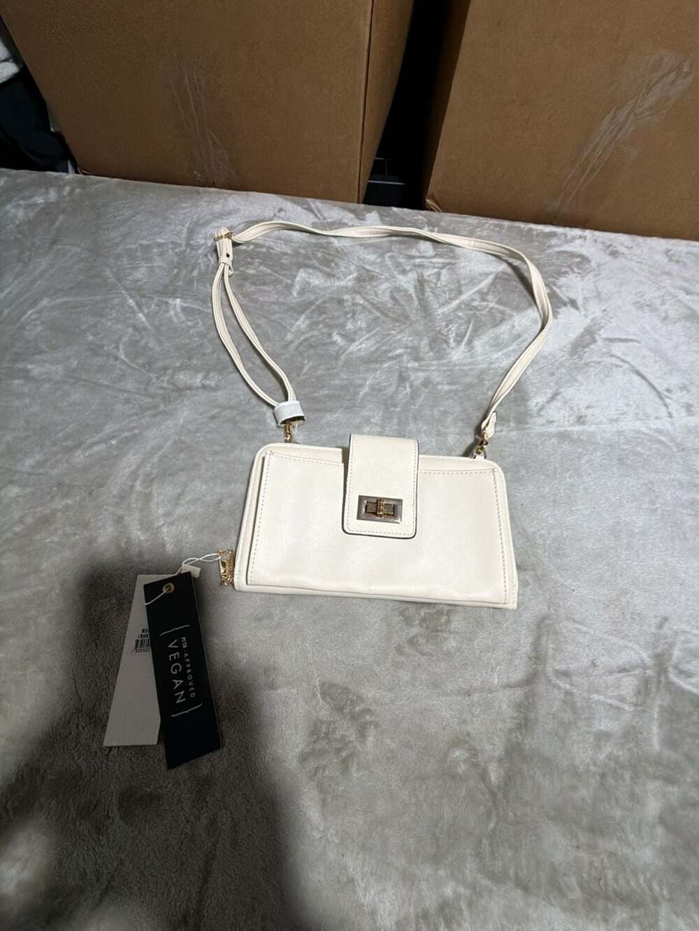 Isabelle Handbags W3255 Metal Turn-Lock Wallet on Chain
